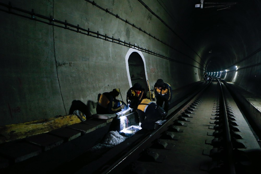 潼南铁路运营隧道病害现状